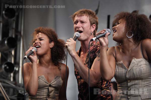 ZITA SWOON - 2006-07-20 - PARIS - Paris Plage (Pont de Sully) - 